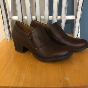 Natural soul ankle booties